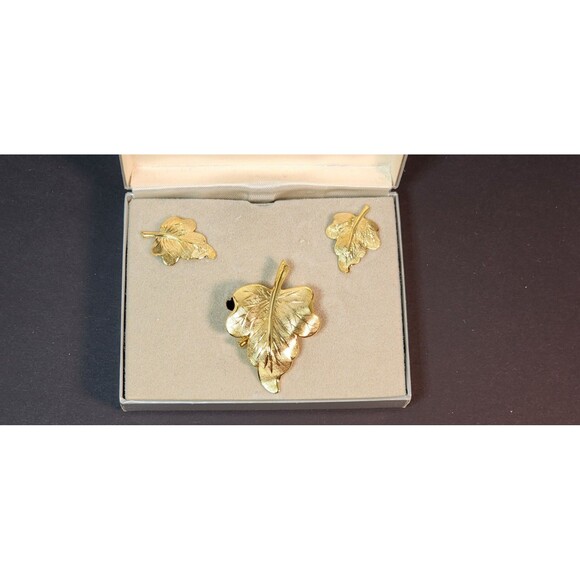Vintage Tacoa Leaf Earrings And Brooch Set Gold Tone In Original Box Beautiful - Picture 10 of 13